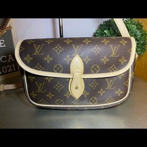 Gibeciere PM crossbody shoulder bag